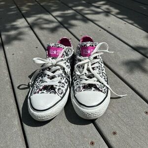 Leopard print low top Converse All Star sneaker Size men’s 6 women’s 8
